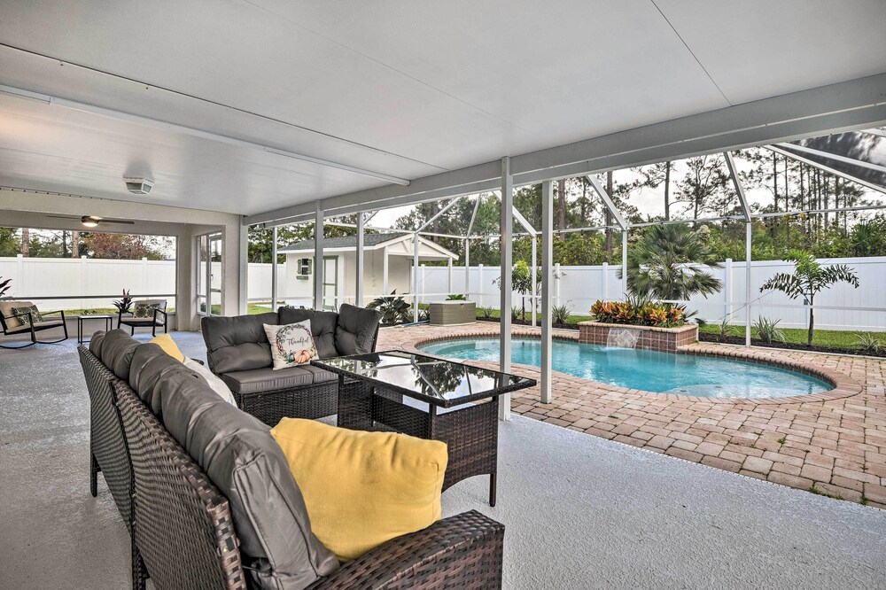 Palm Coast Retreat w/ Lanai < 8 Mi to Beach!