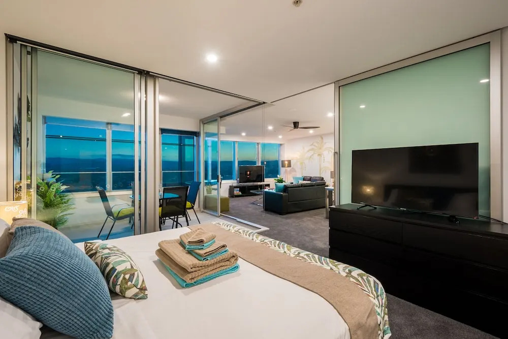 Private 29/F 2 bedroom Q1 Apartment Ocean & River Views