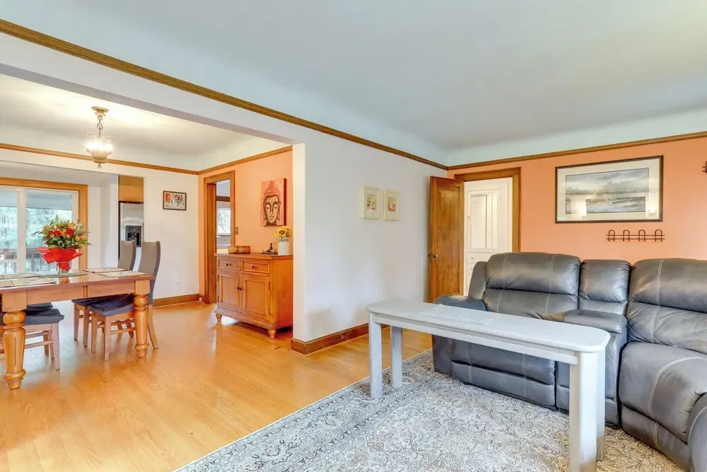 Charming Tudor-style Apt Near Green Lake!