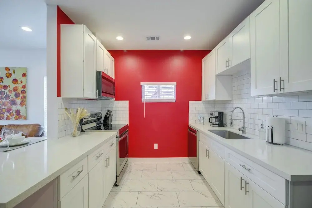 Pet-friendly Houston Apartment: 1 Mi to Downtown!
