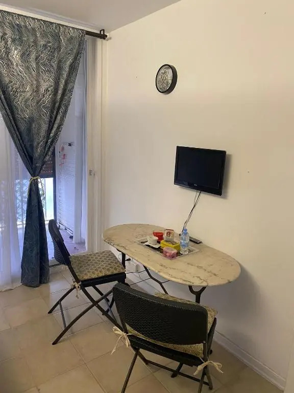 Joli studio neuf av terrasse à 50 m de la mer et gare