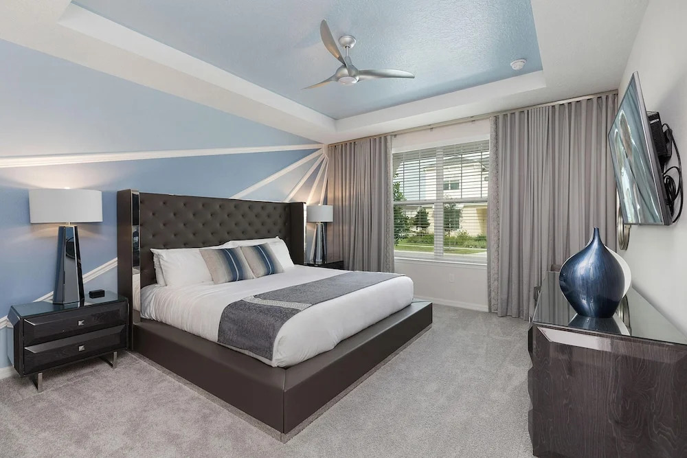 Sr010v: 9 Bed, Dinosaurs, Minions, Pool by Villatel