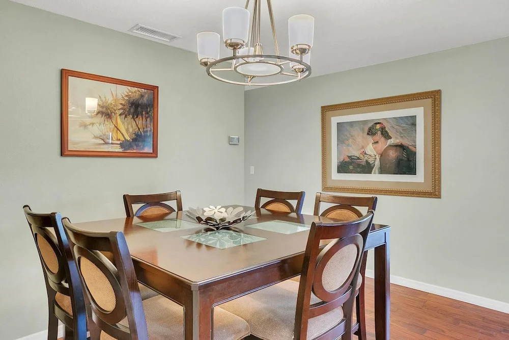 Resort-style Seminole  4 Bedroom Home
