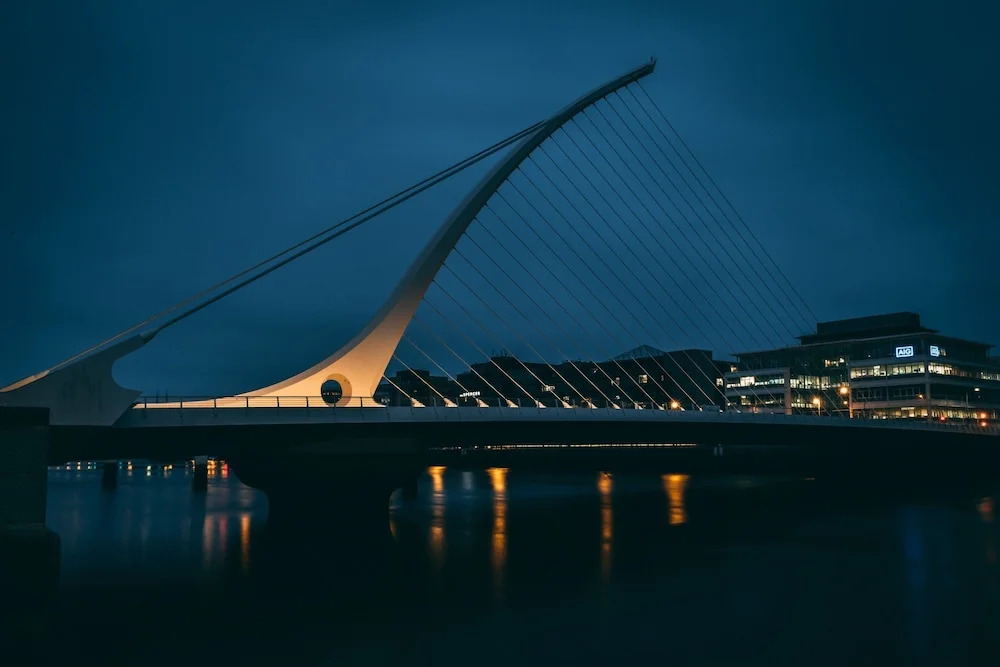2 Bedroom Apartment Near the Aviva
