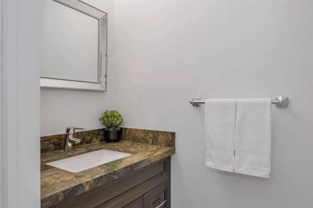 Modern main floor 3-bdrm apt backing onto a park