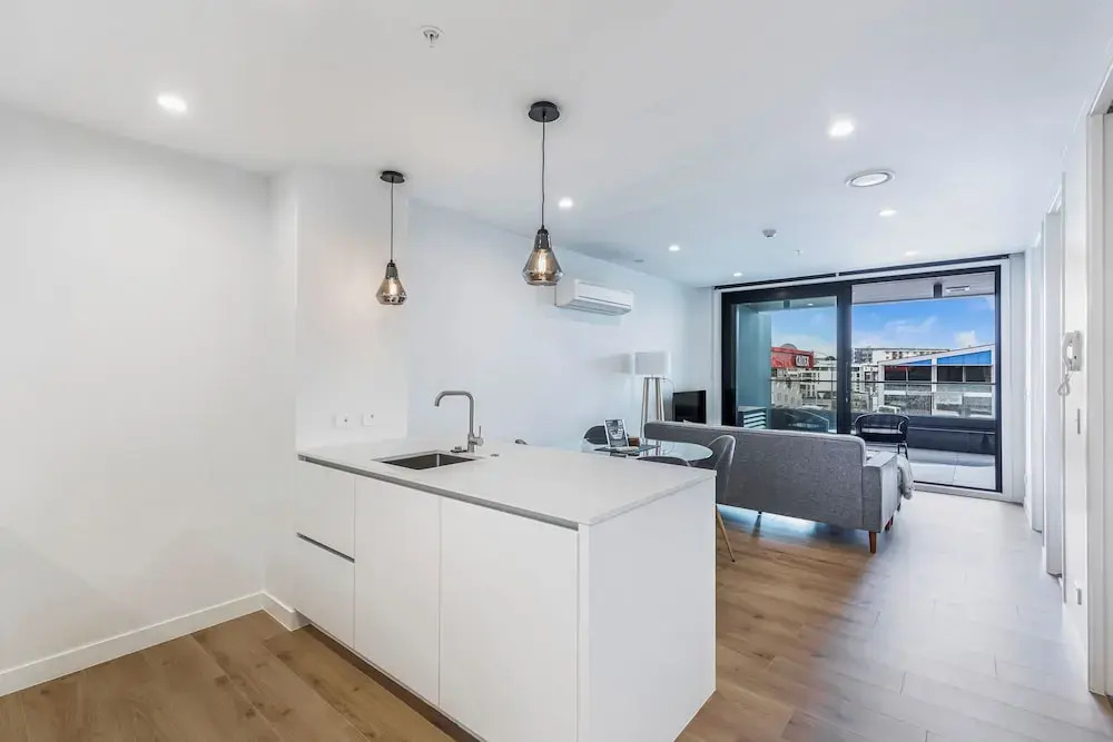 Stylish Apt+Balcony+Full Amenities Zodiak Stays
