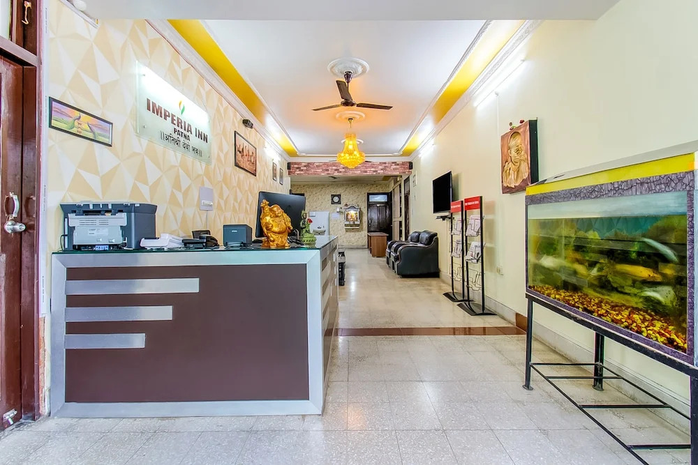 Oyo 60880 Grand Imperia Inn
