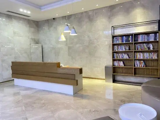 Yunzhu Executive Apartment (Zhengzhou People's Hospital Metro Station)
