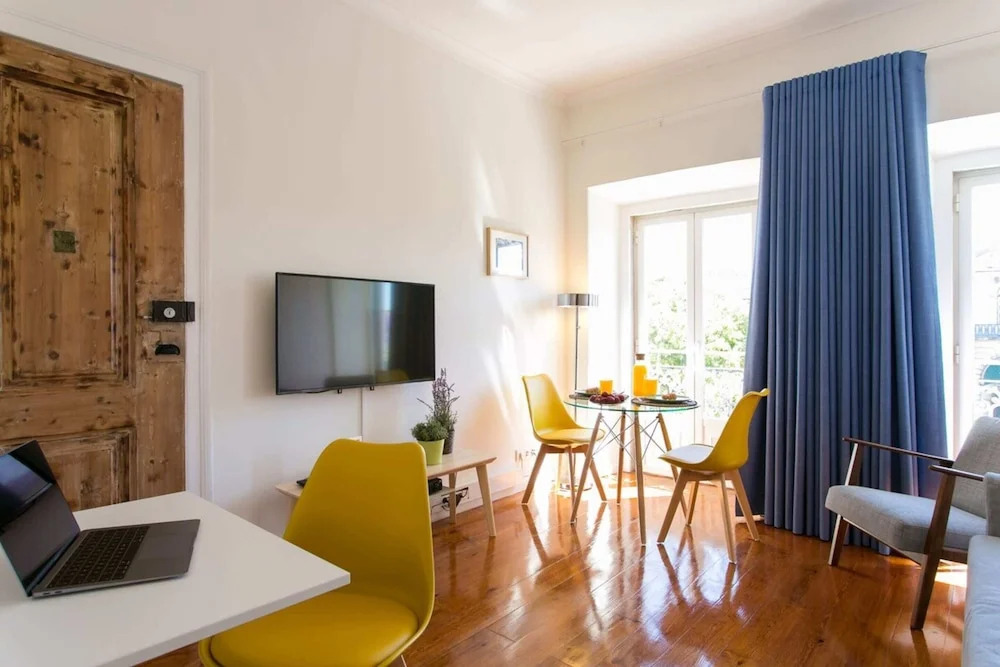 Park View 1 Bedroom Apartment in Alcântara