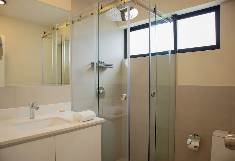 w Modern 3BR w Balcony Near Kennedy Park
