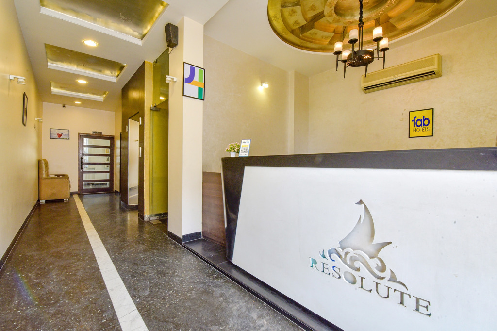 FabHotel Resolute