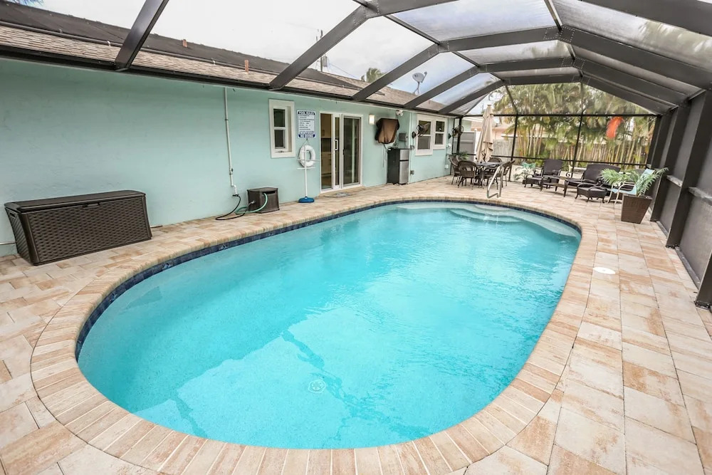 44 Fairview Blvd