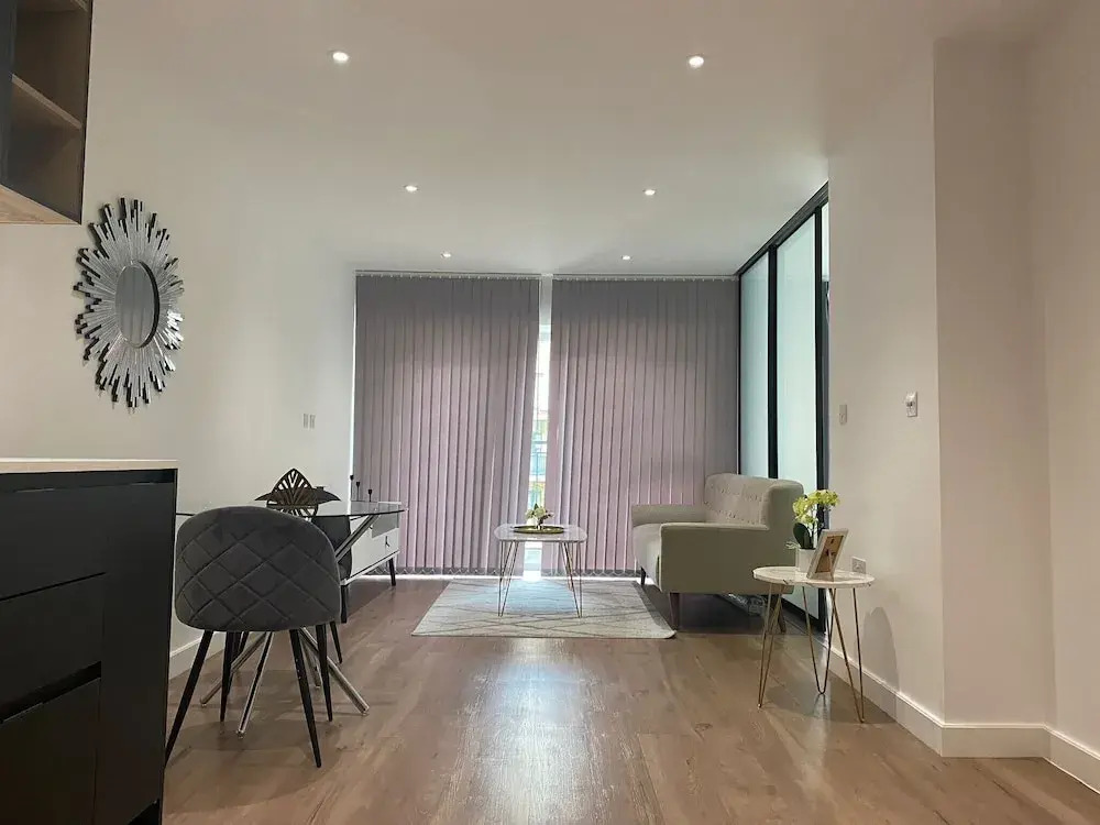 Sunny Gardens 3-bed Apartment in London