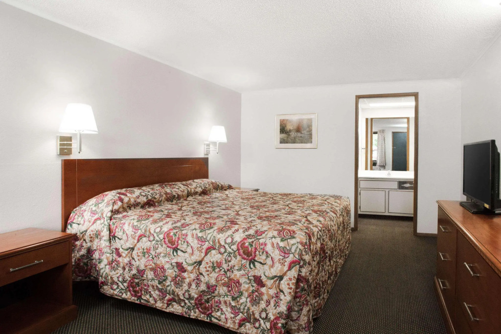 Knights Inn Pittston