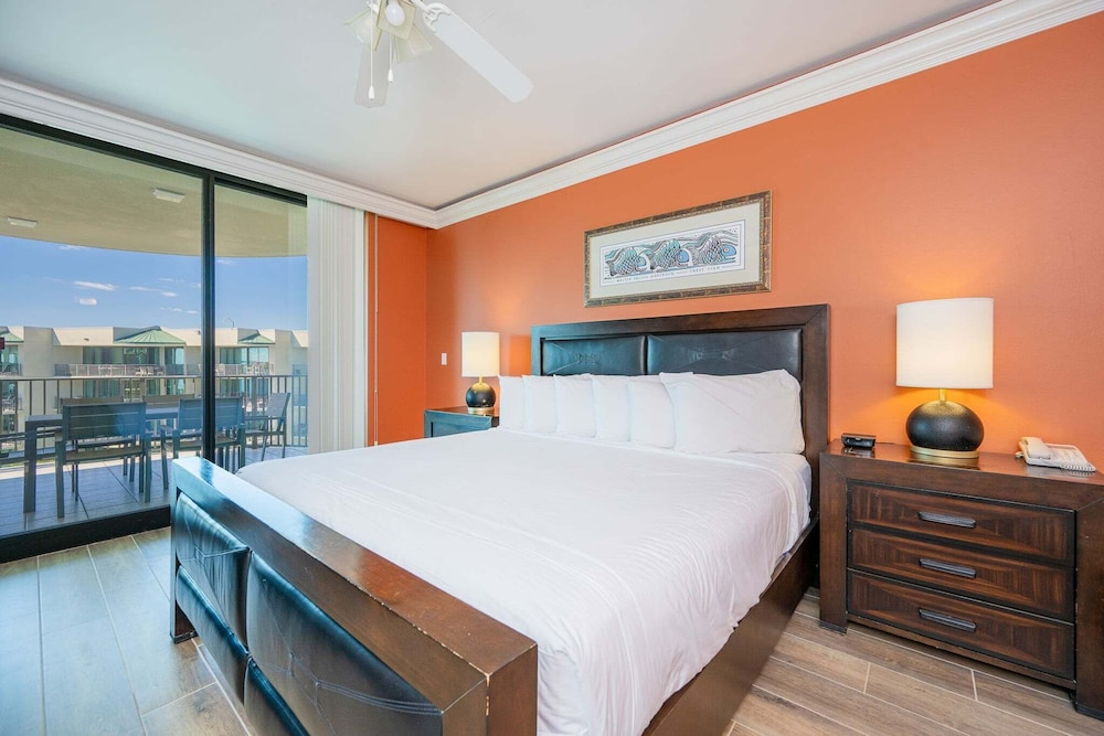 Phoenix On The Bay 1528 3 Bedroom Condo