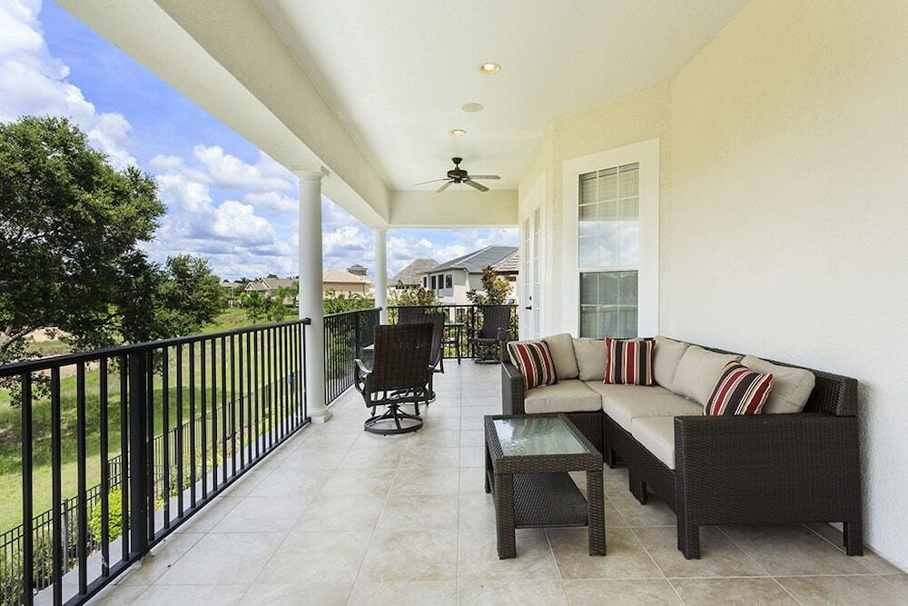 Terrific 5 bed home with a cinima & pool