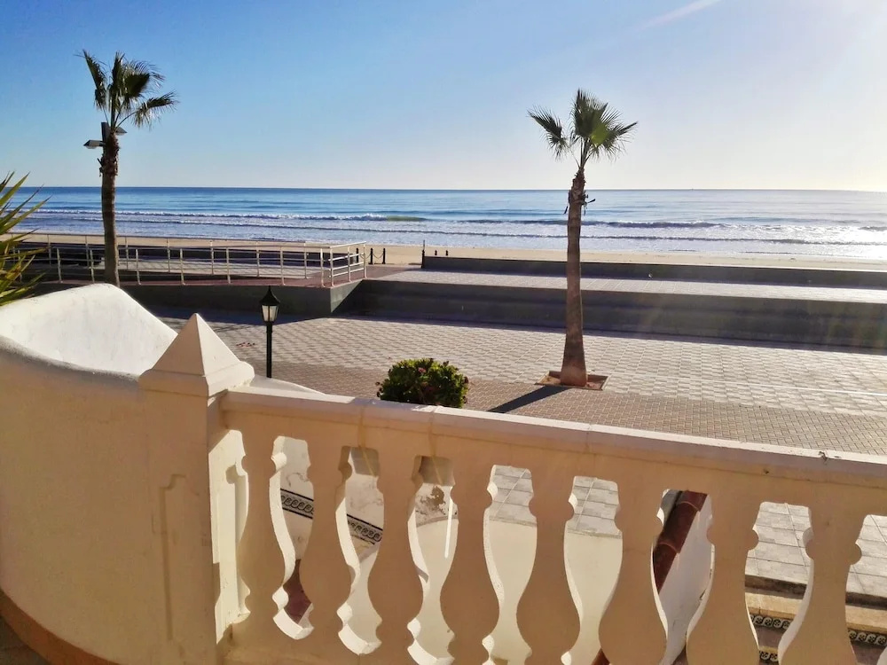 House With 3 Bedrooms in Orpesa, With Wonderful sea View and Enclosed