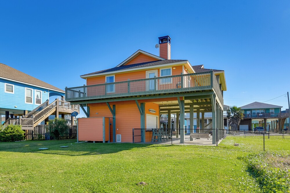 Walk to Shore: Group Getaway in Crystal Beach!