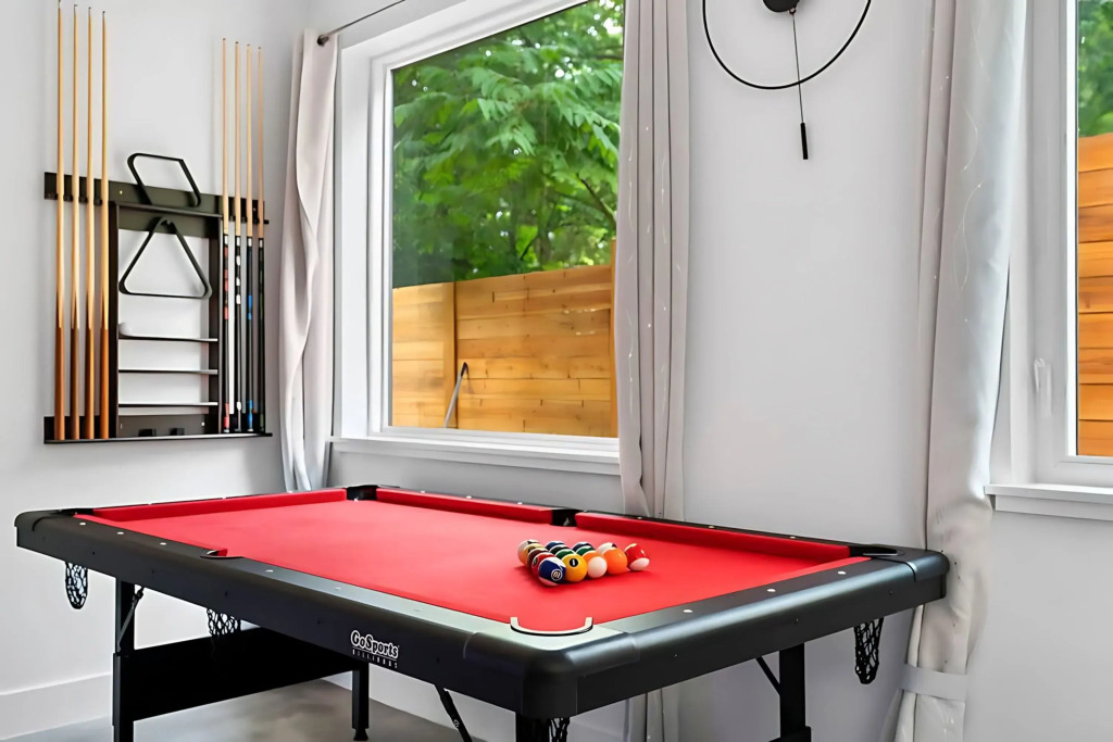 16 Guest Home w Outdoor Lounge and Rooftop Patio, Austin