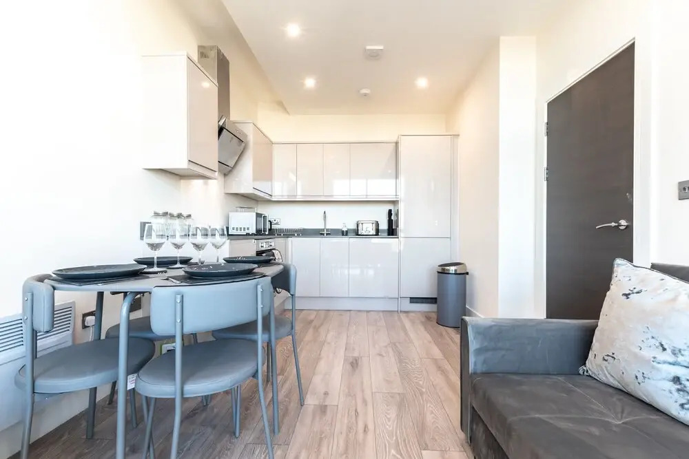 OnPoint -SUPER 1 Bedroom Apt Slough
