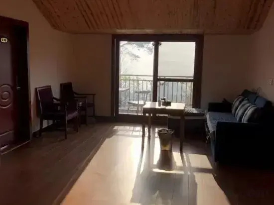 Chuanyan Shilin Theme Inn