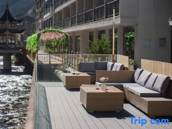 Yue Man · Riverside Homestay (Xiangxi Street Store, Muyu Town, Shennongjia)