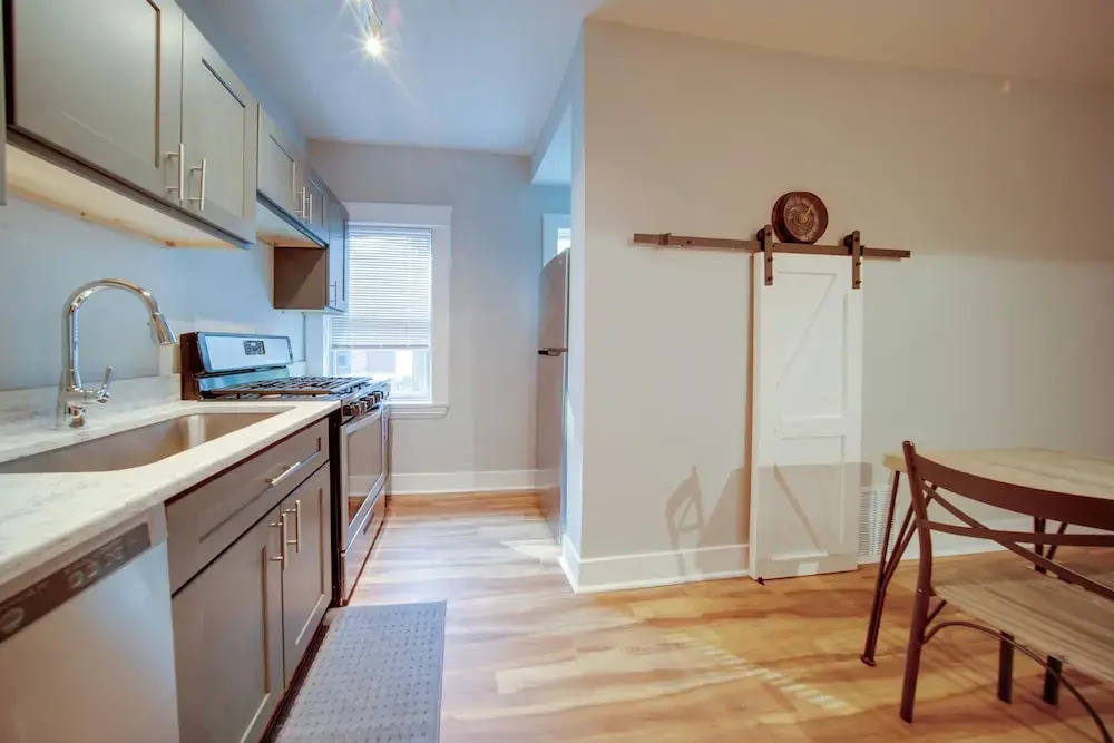 3 Mi to Dtwn: Walkable Apt in Cleveland!