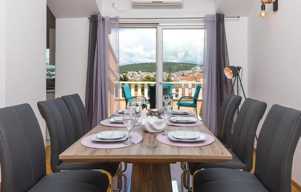 Stunning Apartment in Okrug Gornji With 3 Bedrooms and Wifi
