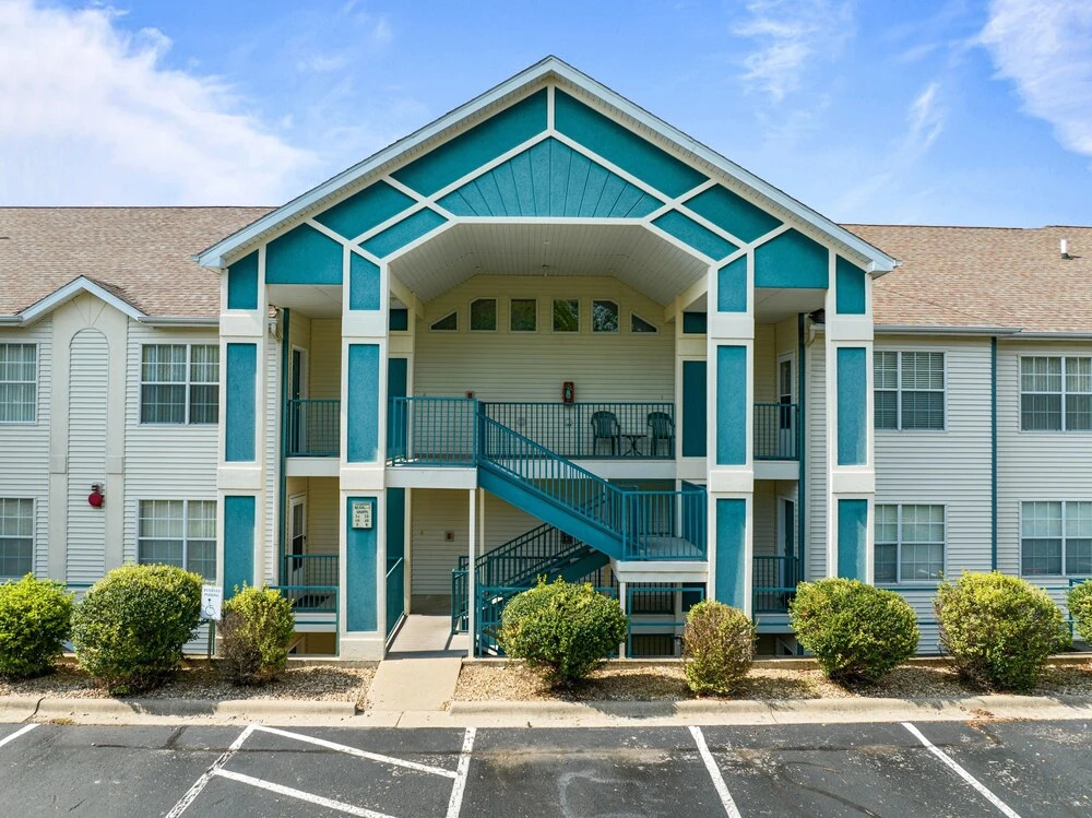 Nature's Mix 2 Bedroom Condo by RedAwning