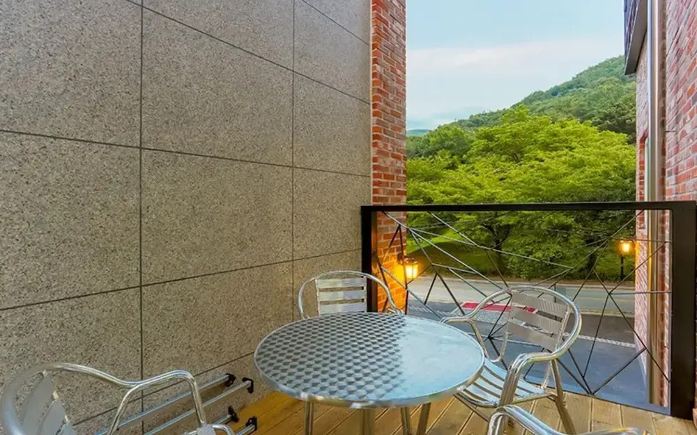 Gongju Donghaksa Moodwa Pension