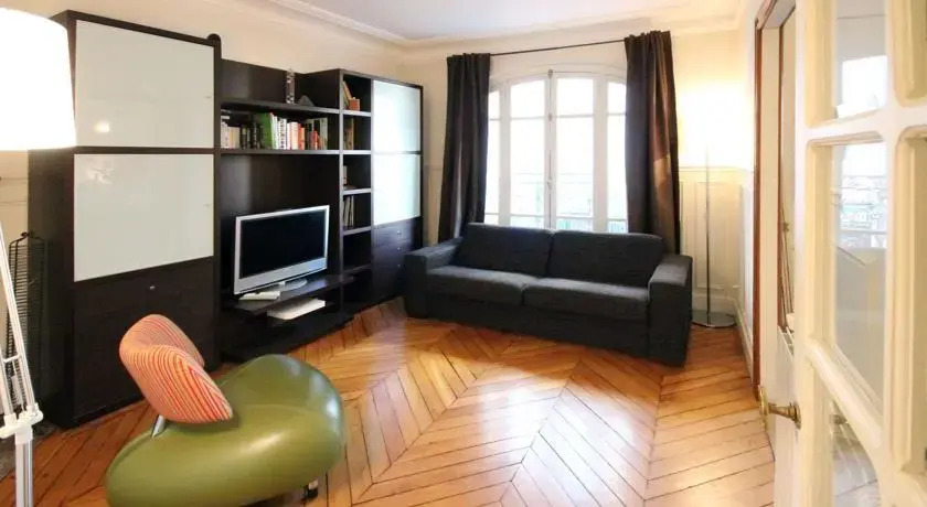 Descartes Apartment