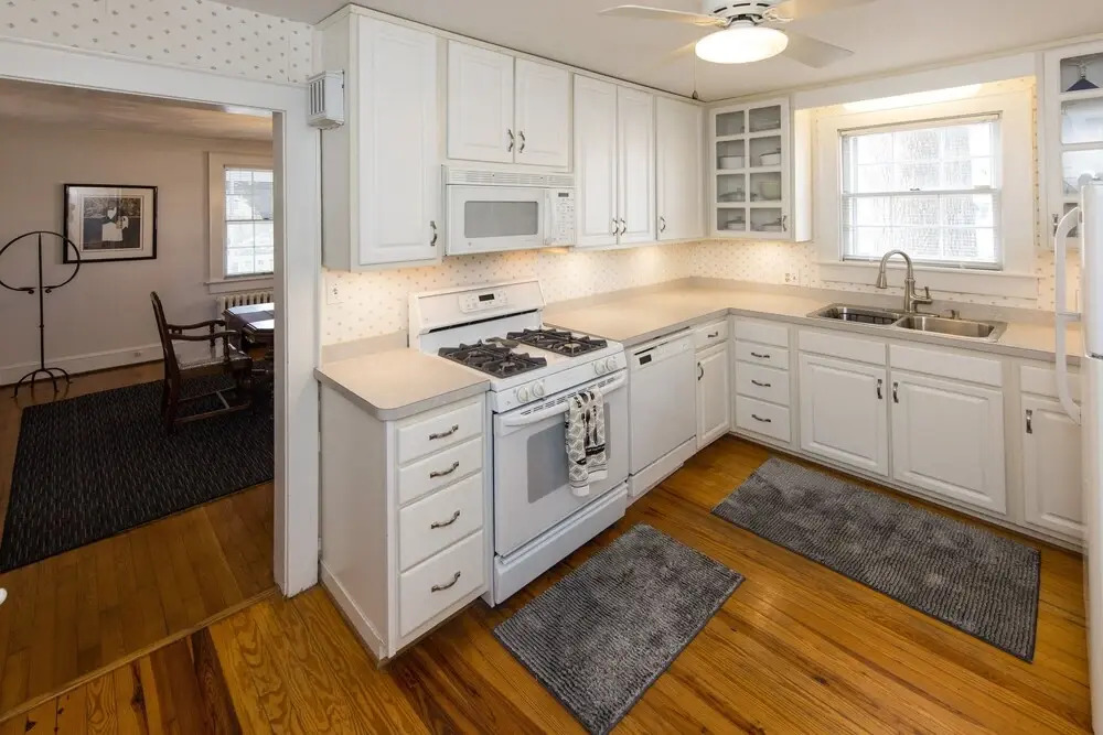 23rd Street White House 4 Bedrooms 2 Bathrooms Home