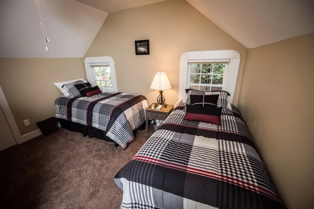 Villa on Meridian - Carriage House