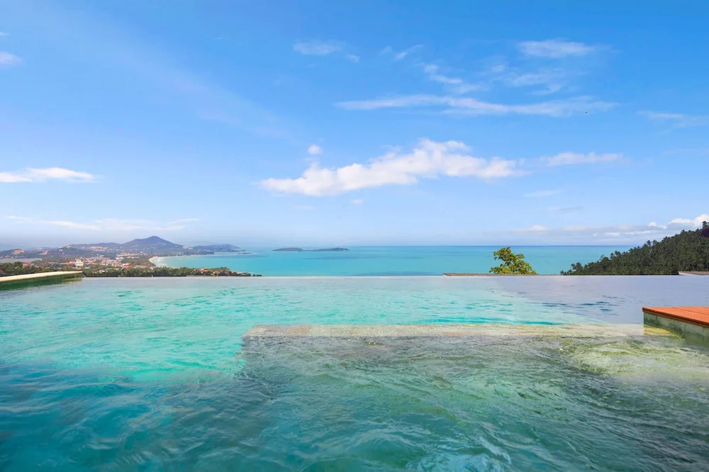 Chaweng Noi Luxury 4BR Blue Dream Villa
