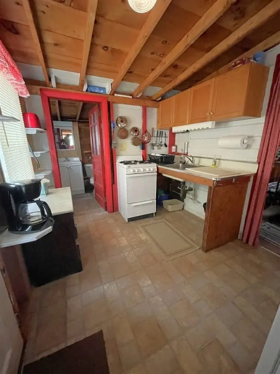 Swallow - Limit 4 2 Bedroom Cottage by RedAwning