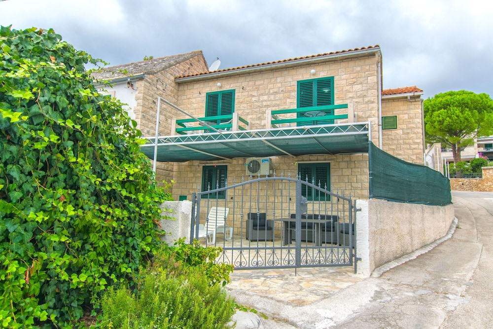 Marijana Bol Apartments