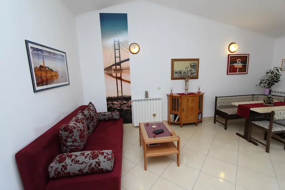 Room and Apartment Lea
