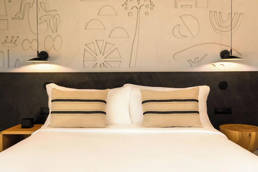 Domes Novos Santorini, Autograph Collection