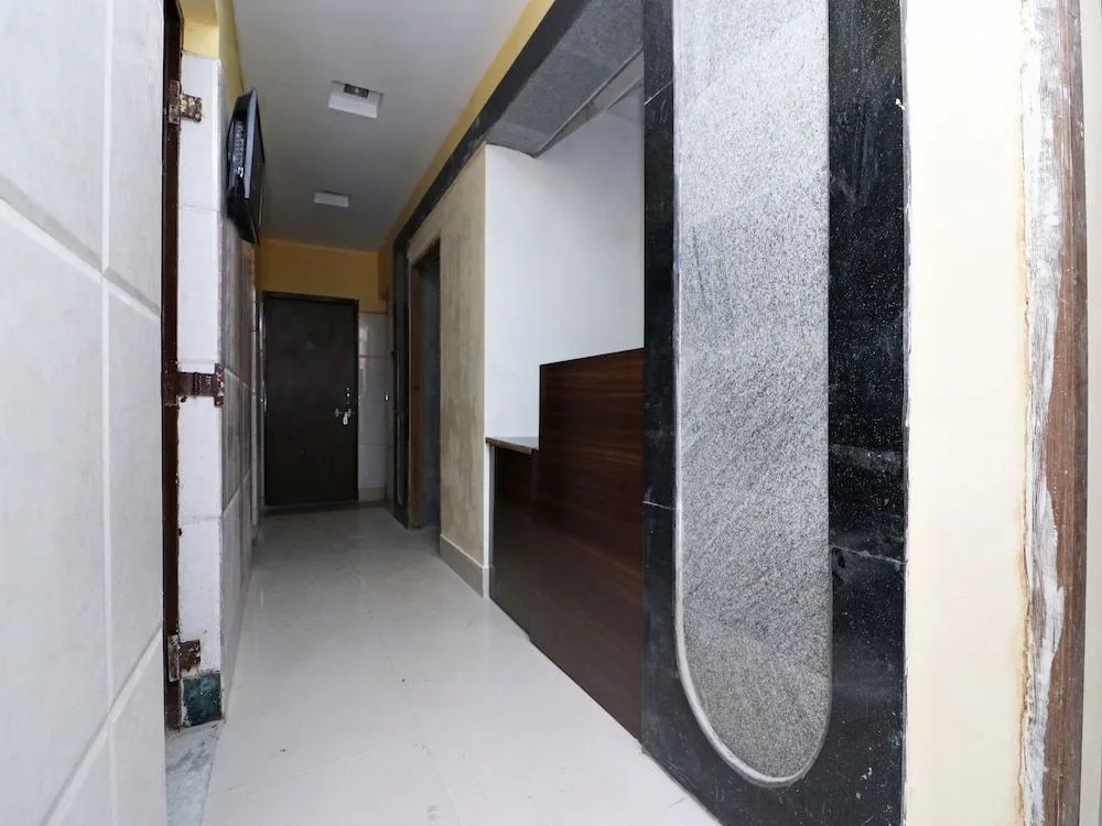 OYO 16356 Studio Lake View