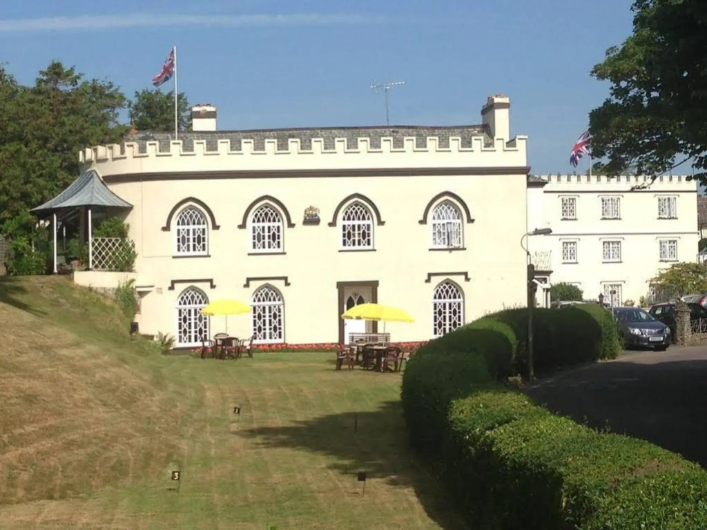 Royal Glen Hotel