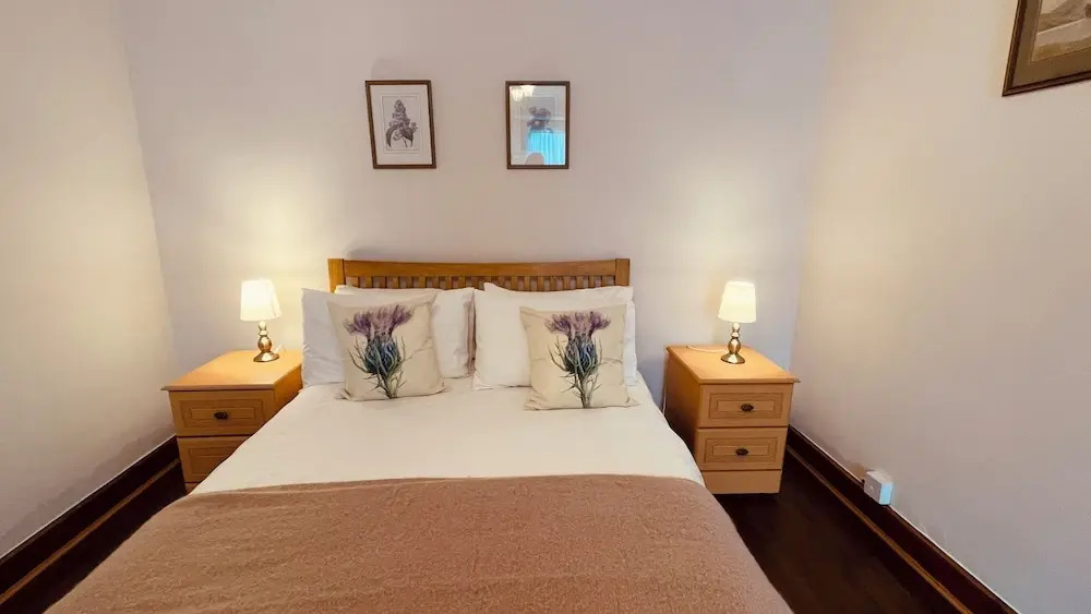Traditional Highland Cottage Near Loch Ness-sleeps 6