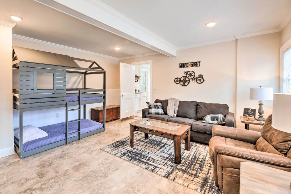 New Bern Retreat w/ Fire Pit ~ 1 Mi to Dtwn!