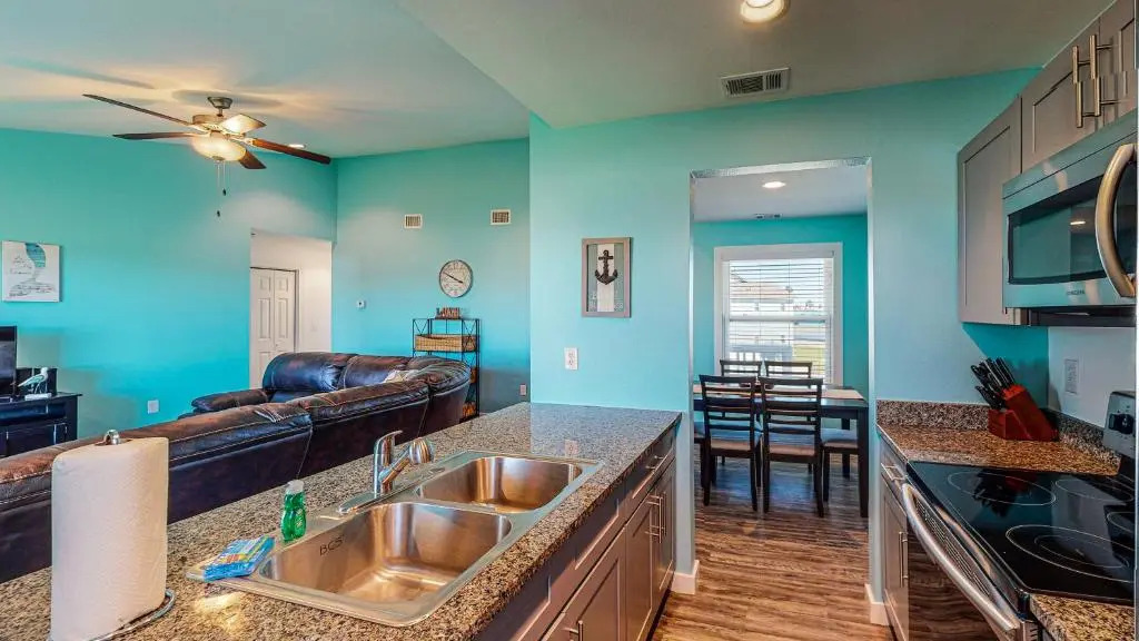 AH-D213 Newly Remodeled Second Floor Condo, Near Shared Community Pool