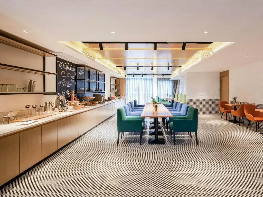 Wuzhitong Hotel (Chengdu Qilong Subway Station)