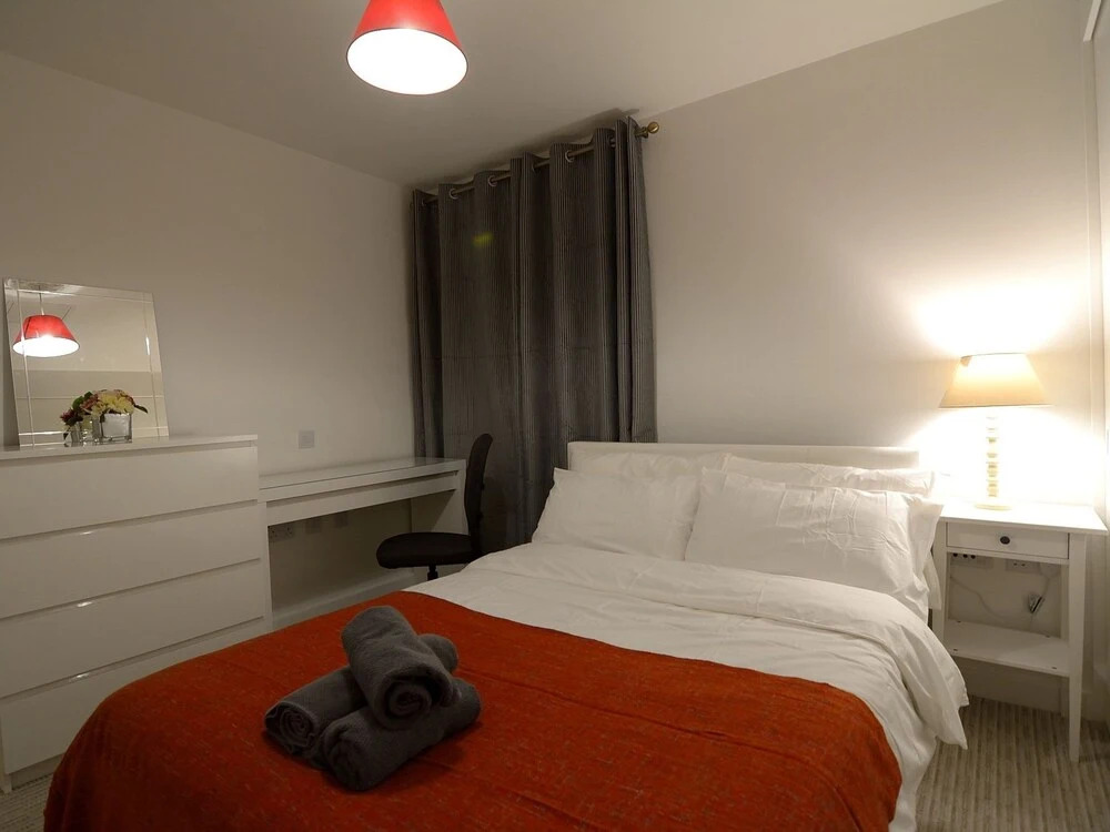 City Centre Hunsaker 3 Bedroom Serviced Apartment + Parking