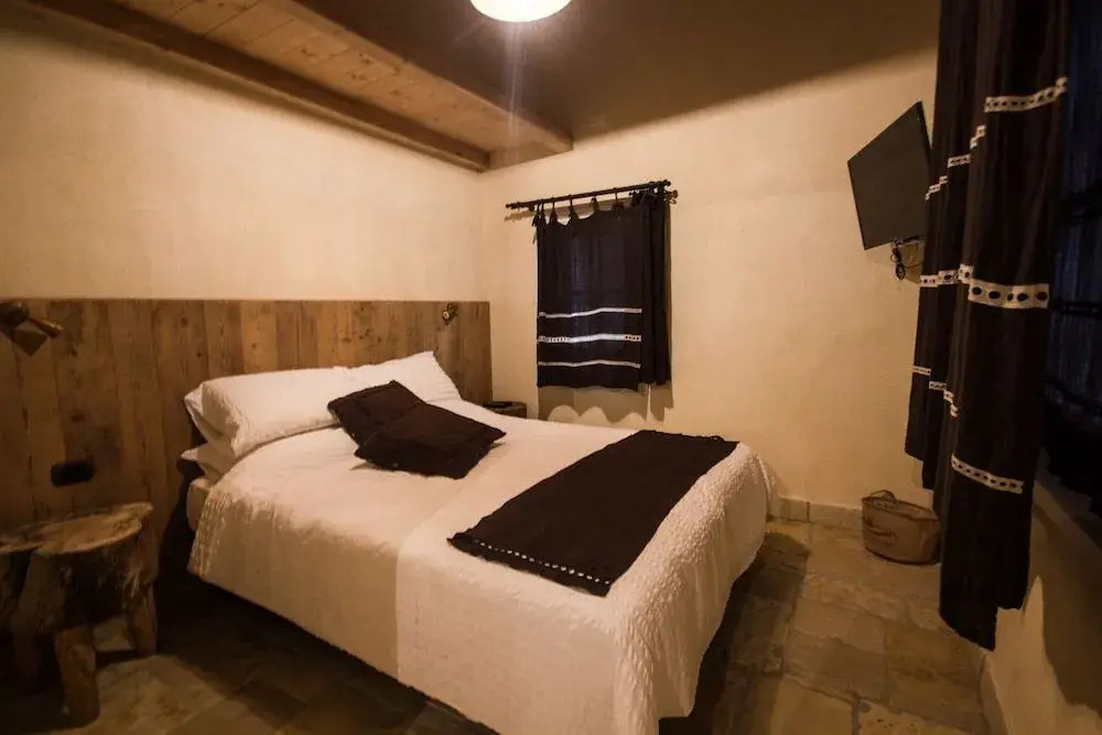 Olimagio Farm Stay with animals and 25m pool, beach at cycling distance