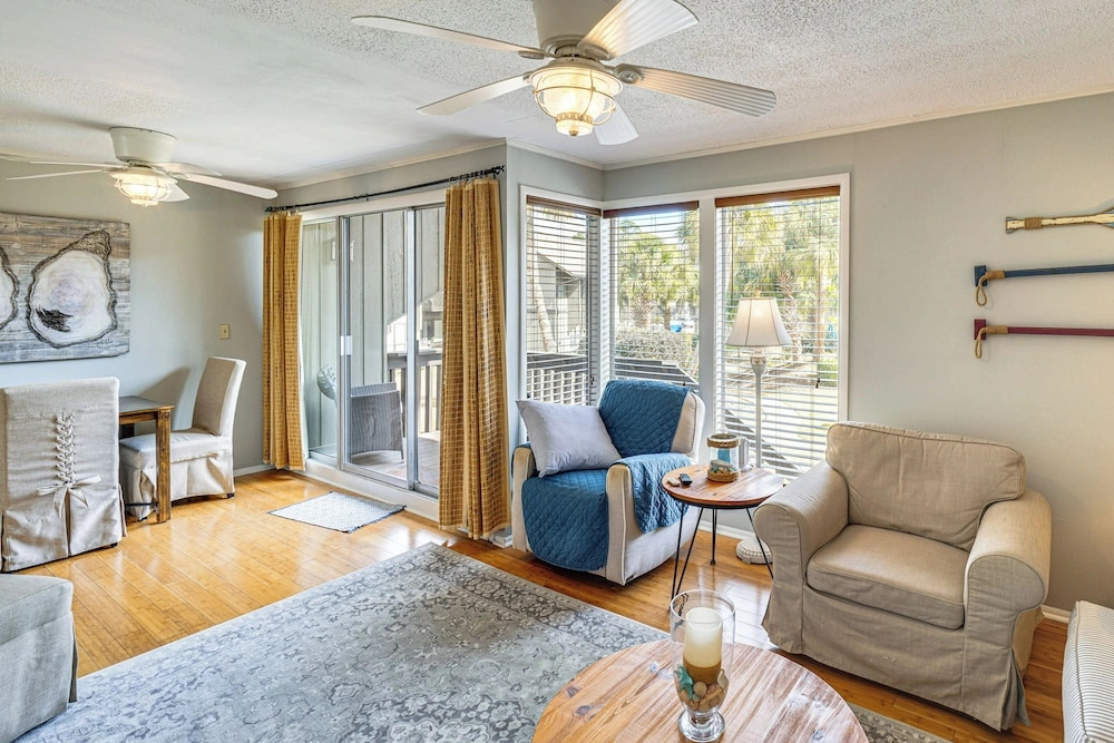 Golfers Getaway! Modern Diamondhead Condo