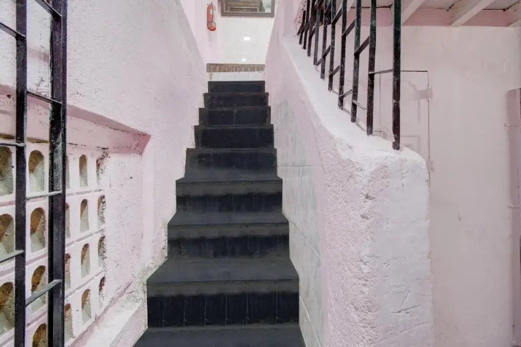 Hotel O Gulzar Masjid Bunder Railway Station