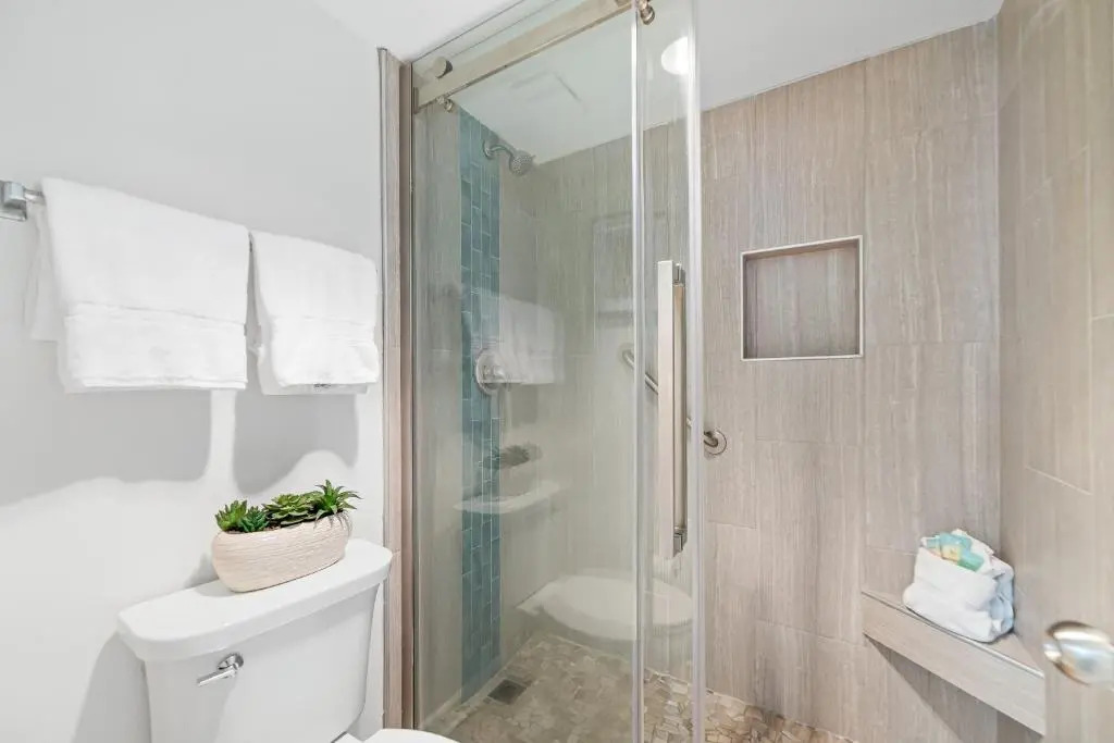 Phoenix VI 6511 - Beachfront Updated Condo!