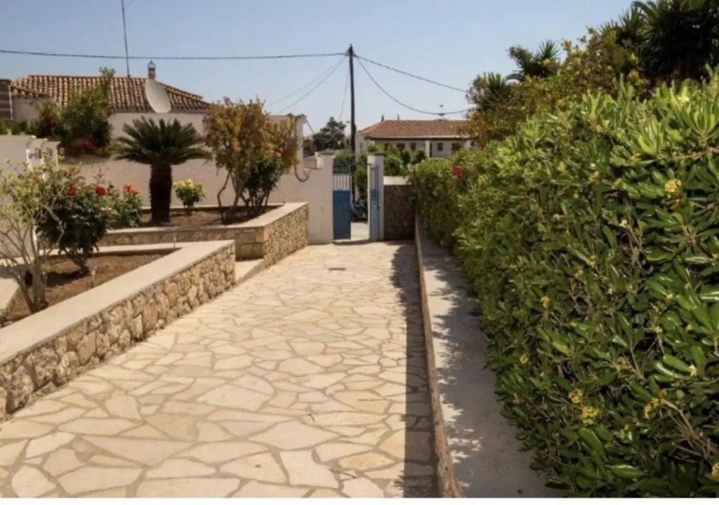 Villa Jenny Stylianou by Aroura Homes